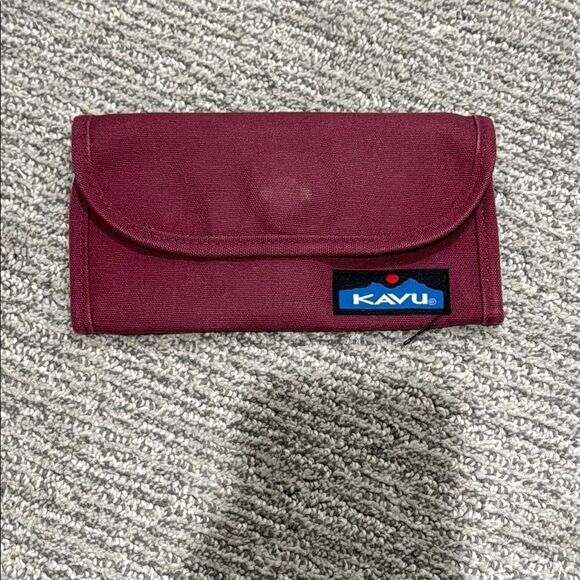 KAVU Maroon Clutch - Picture 1 of 2